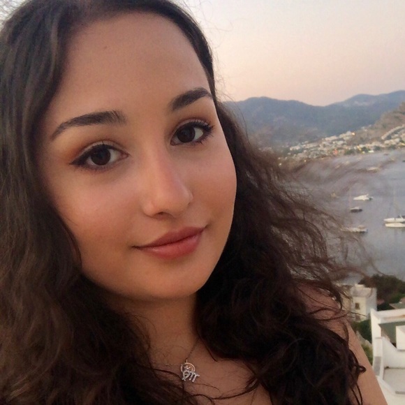 Meet your Posher, Selin - Picture 1 of 1